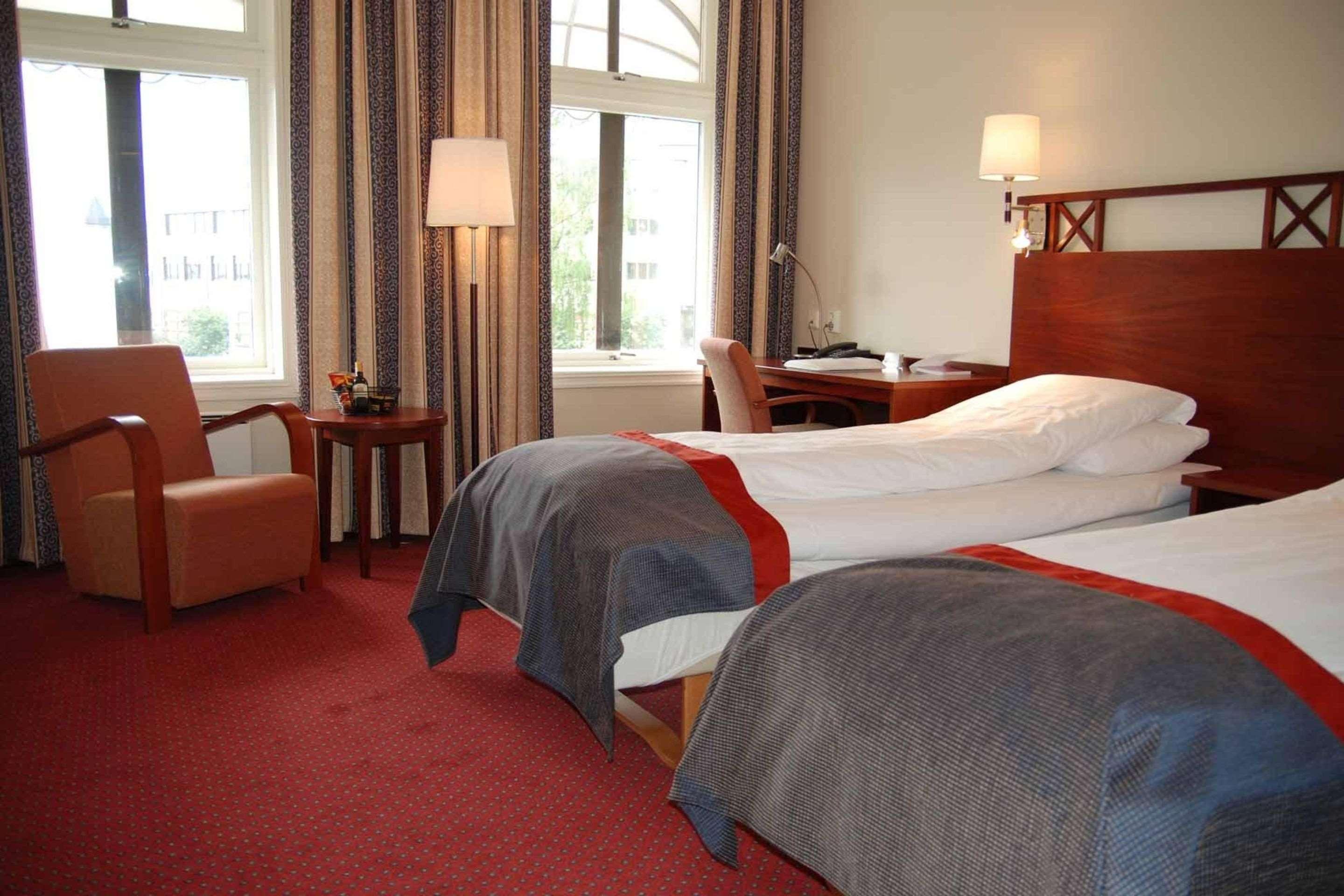 Home Hotel Grand Gjovik Bagian luar foto