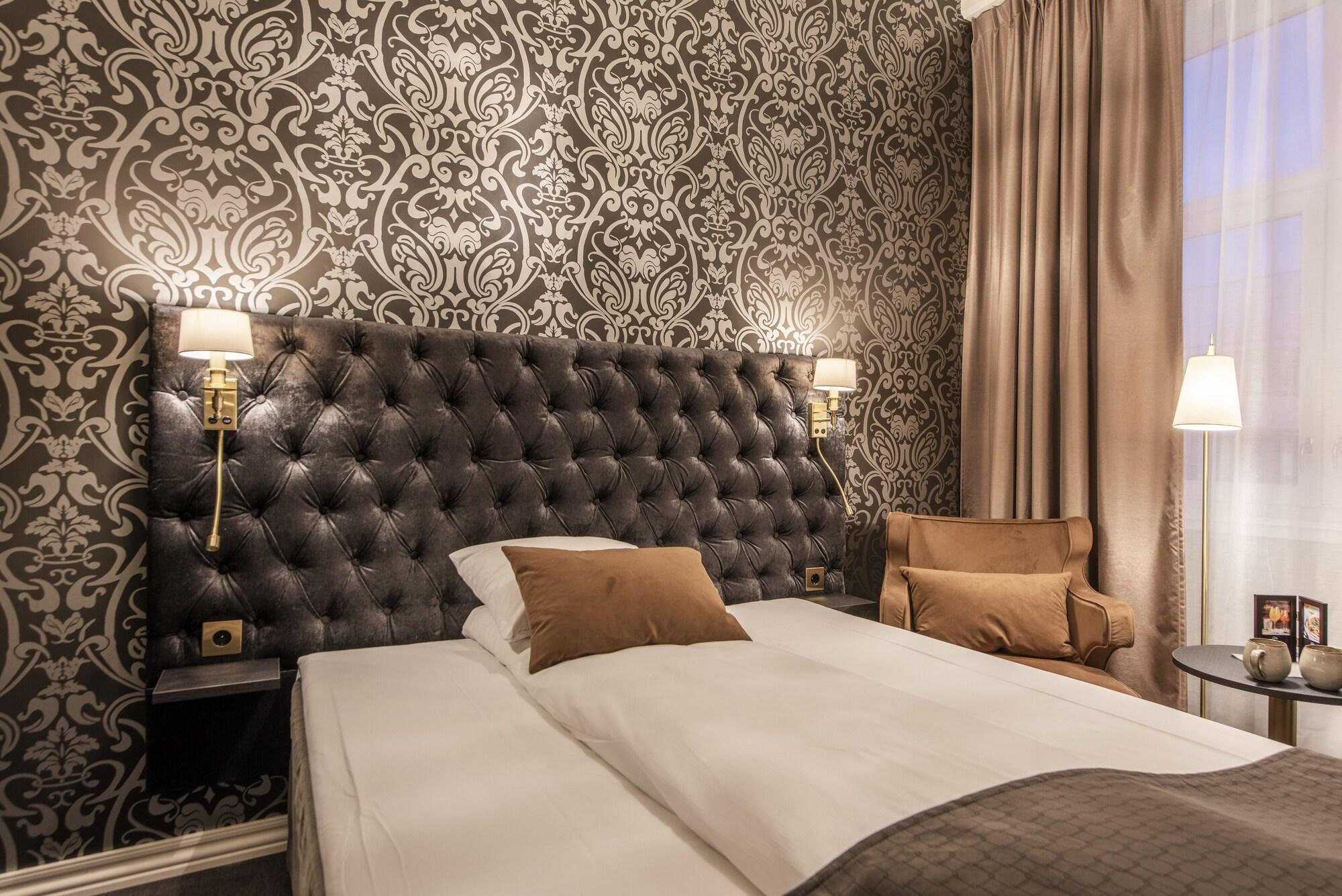 Home Hotel Grand Gjovik Bagian luar foto