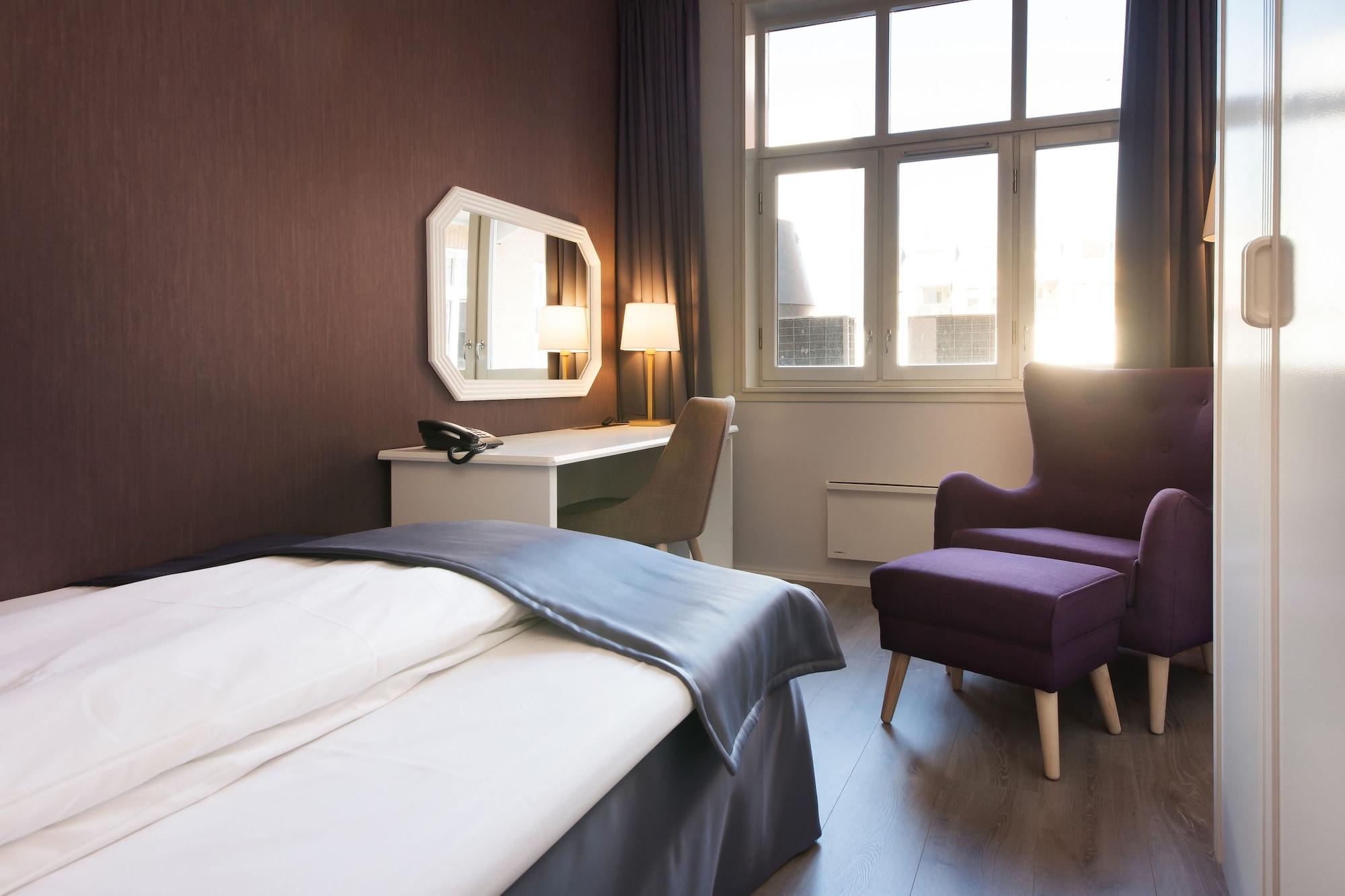 Home Hotel Grand Gjovik Bagian luar foto