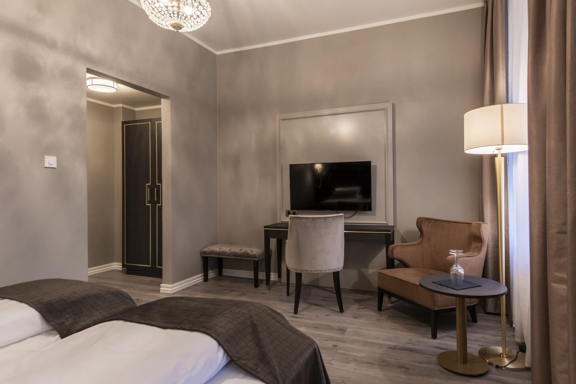 Home Hotel Grand Gjovik Bagian luar foto