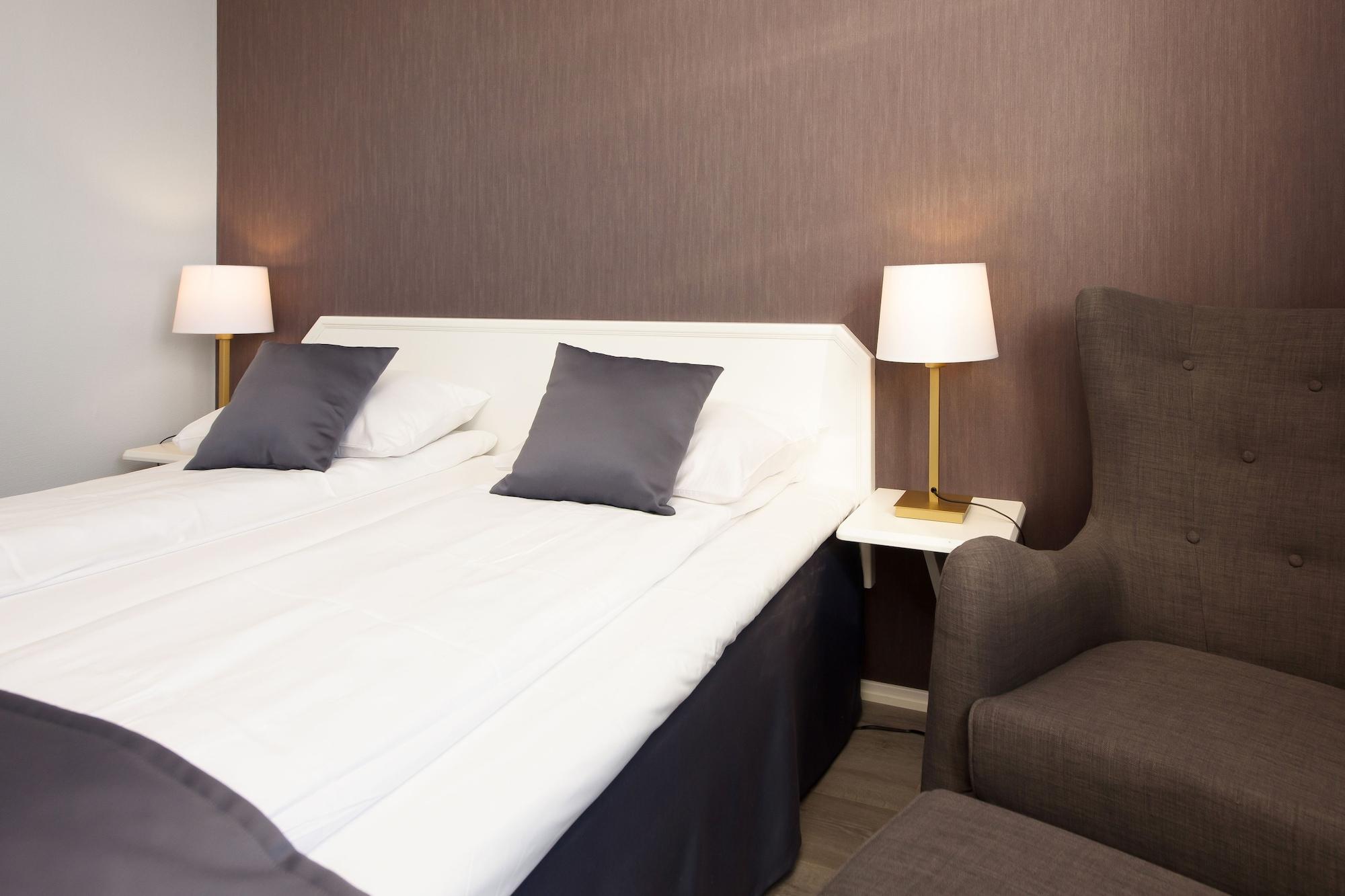 Home Hotel Grand Gjovik Bagian luar foto