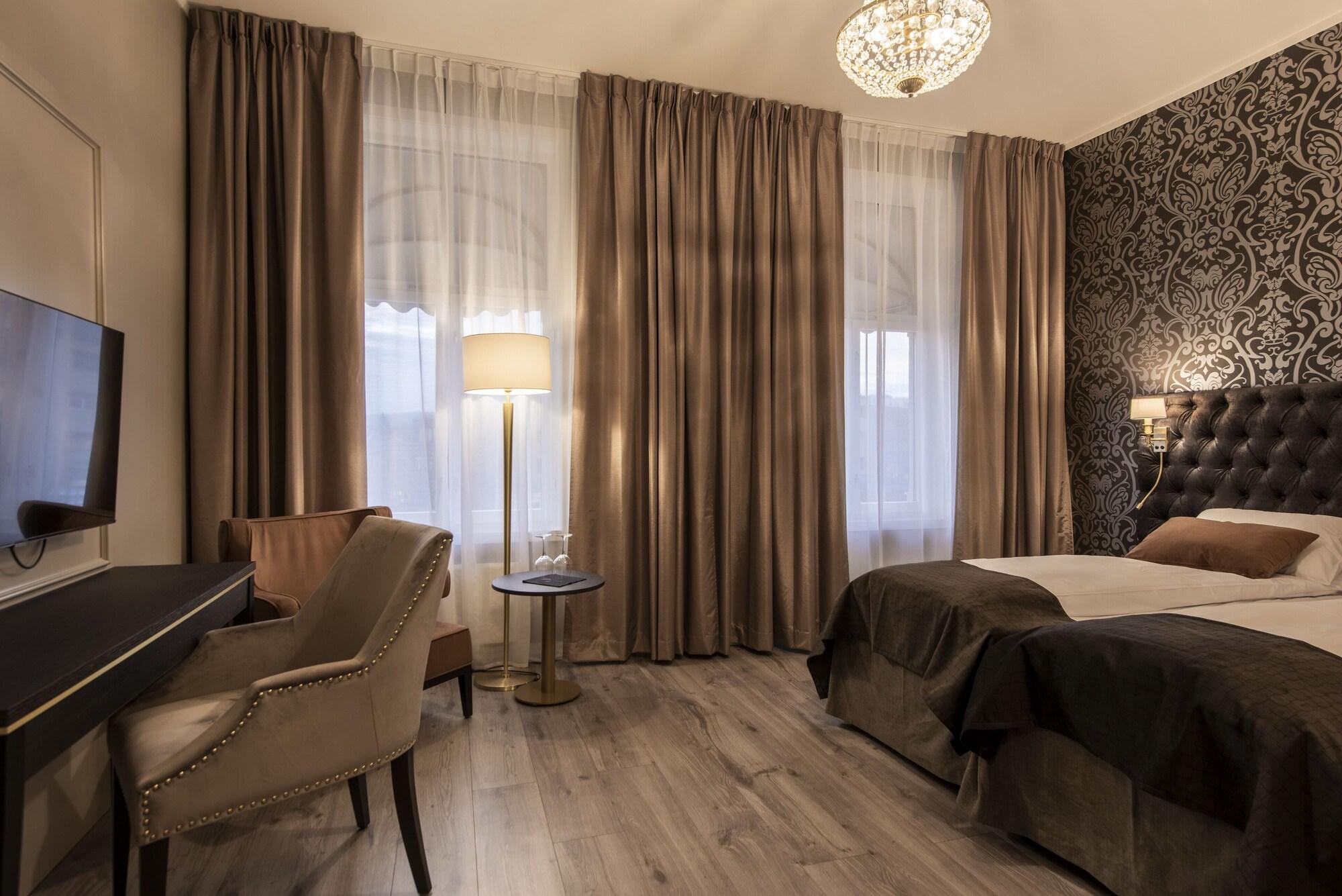 Home Hotel Grand Gjovik Bagian luar foto