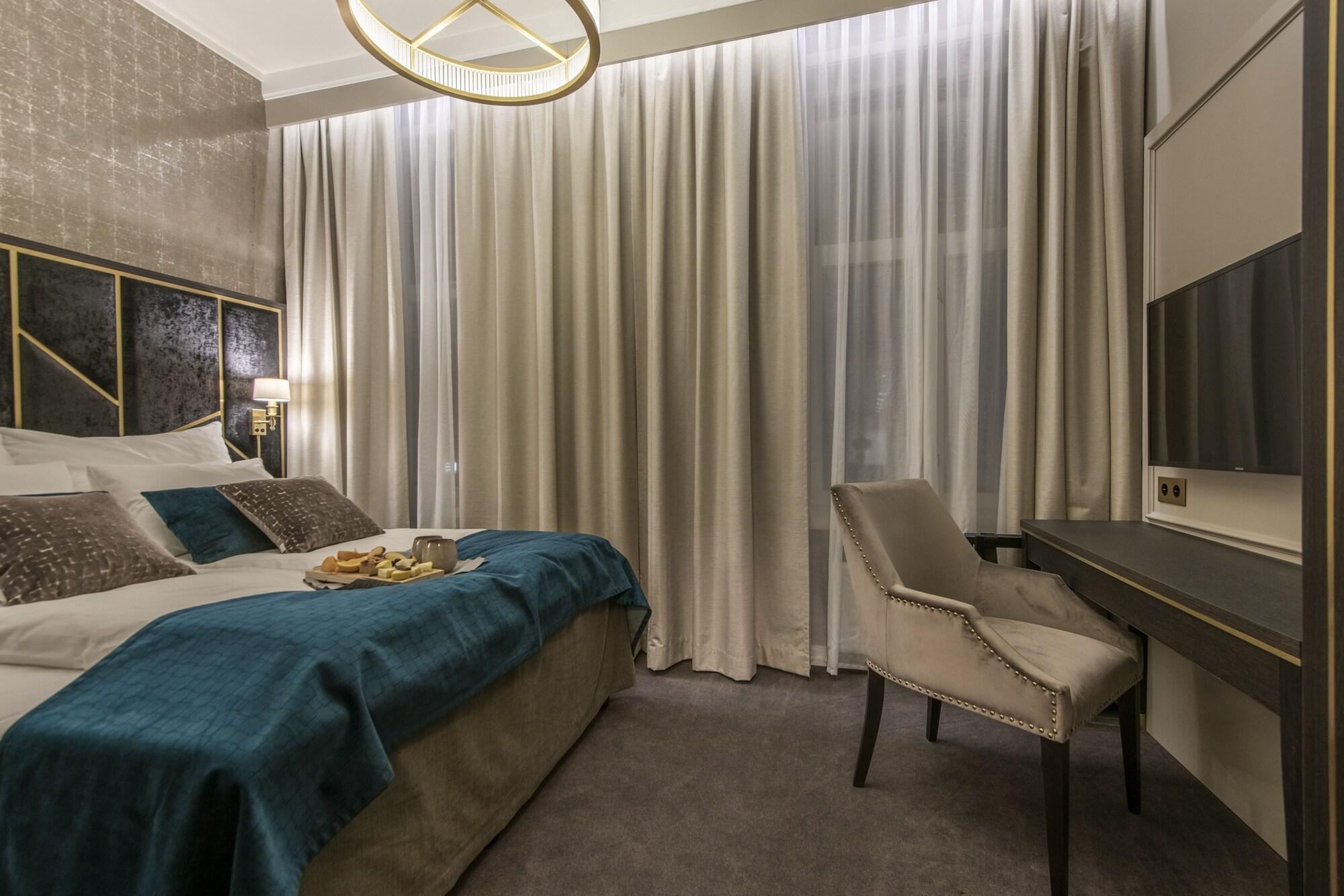 Home Hotel Grand Gjovik Bagian luar foto
