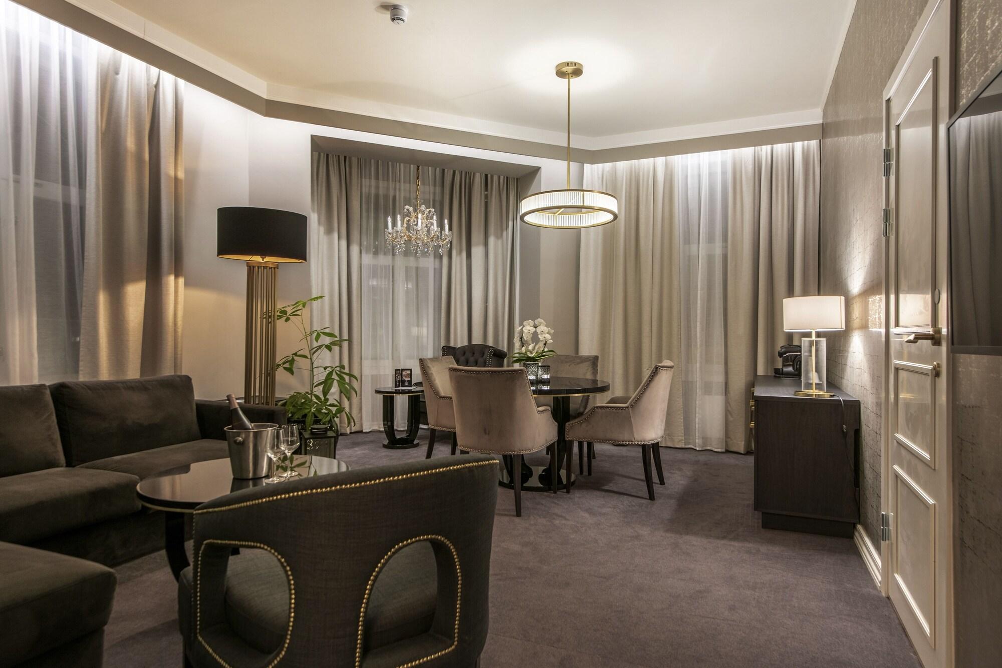 Home Hotel Grand Gjovik Bagian luar foto