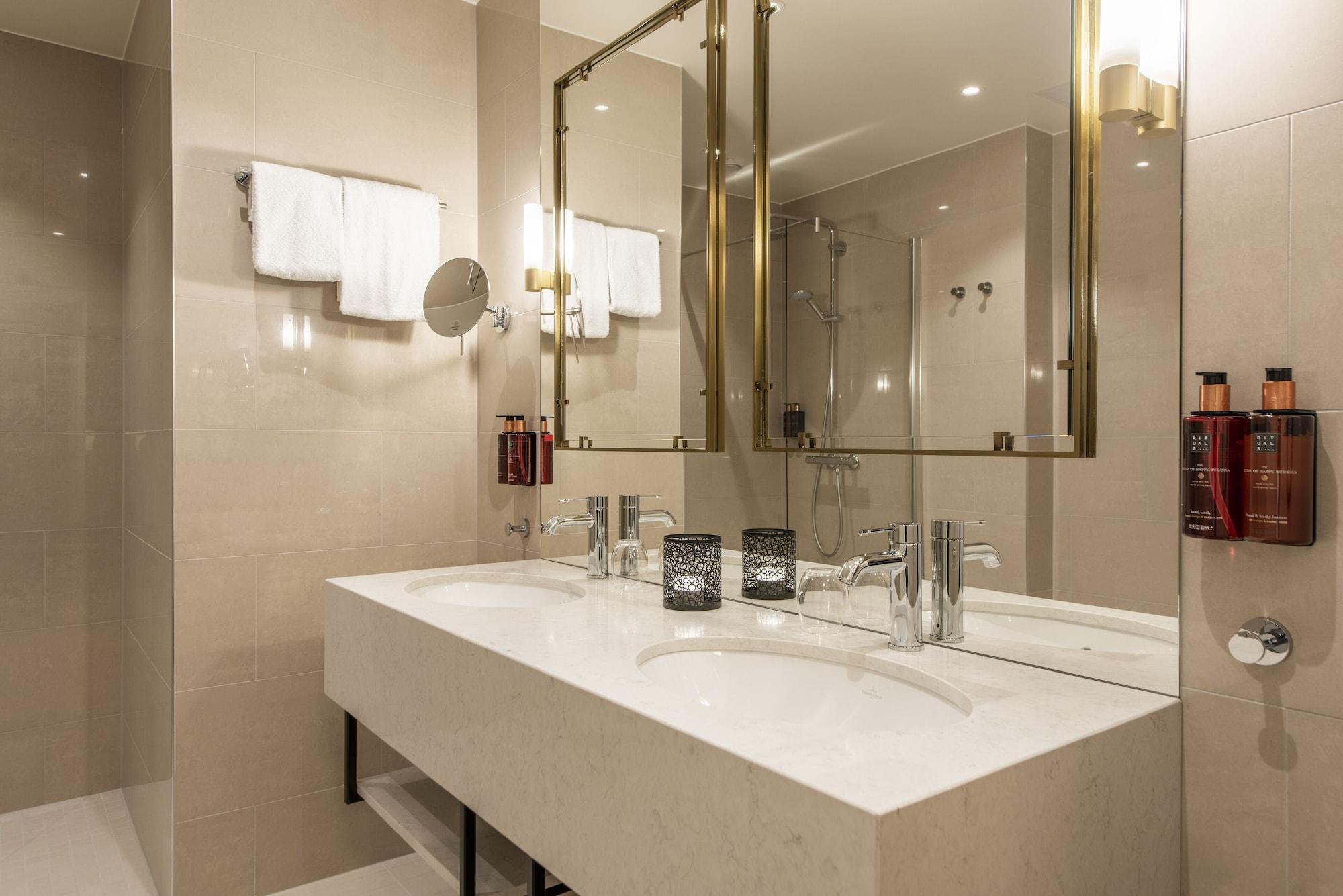 Home Hotel Grand Gjovik Bagian luar foto